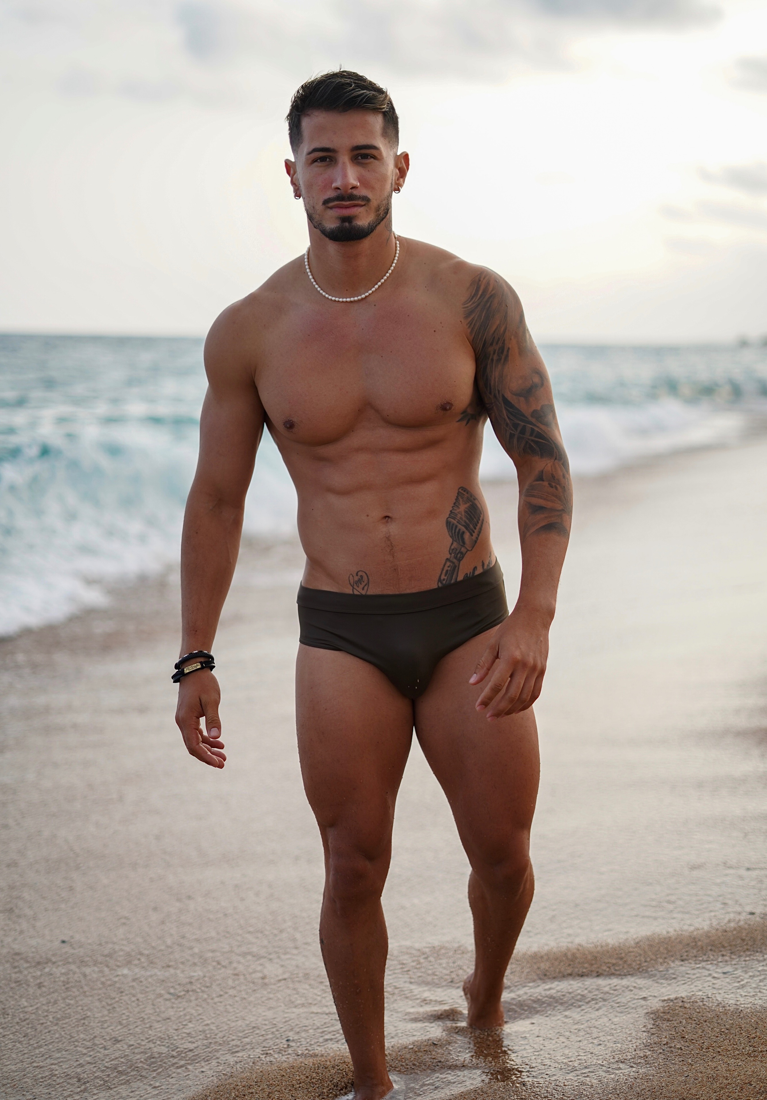 ambar lapiedra, rossa vaxx and valentino roca in answer #2383439