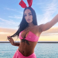 Claudia Bavel x