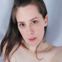 Ellynaomi Huge