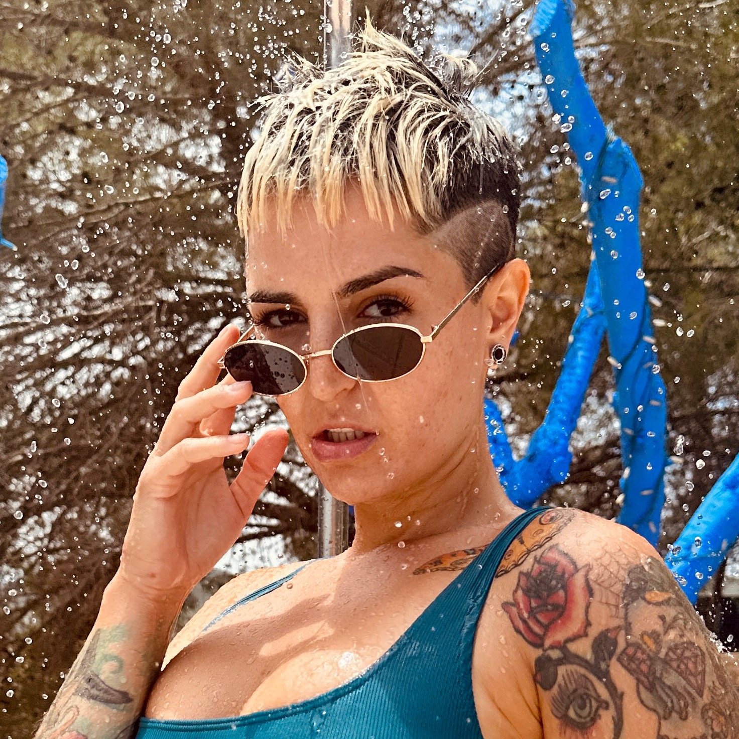www.manyvids.com