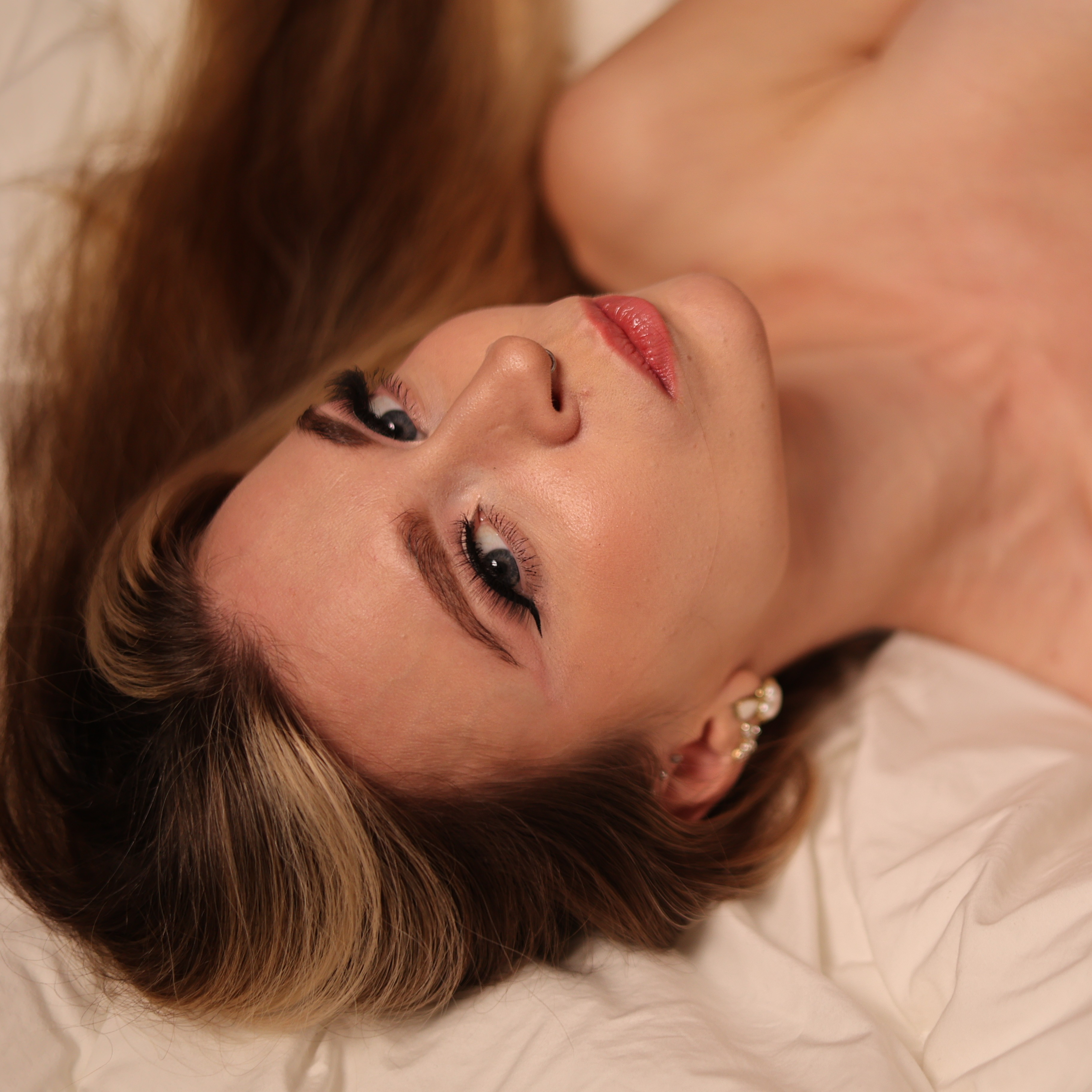 Get hooked on Rougeoud's sensual journey and lustful experience