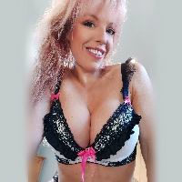 Serena Boux's Profile - Porn vids, Pics & More | ManyVids