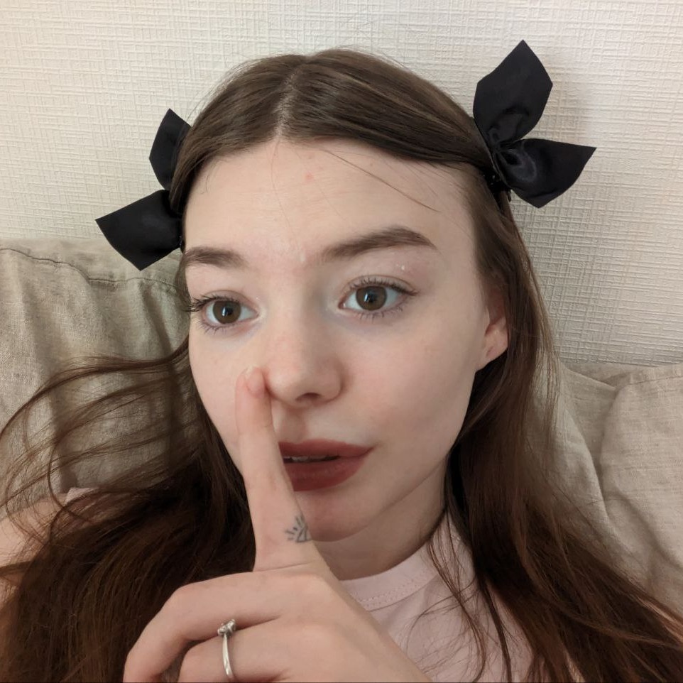 frau_lora