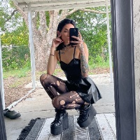 Liz Raw's Profile - Vids, Pics & More | ManyVids - ManyVids