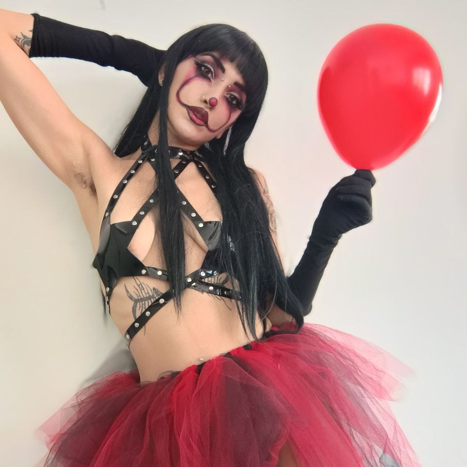 30 NSFW pictures goth clown girl