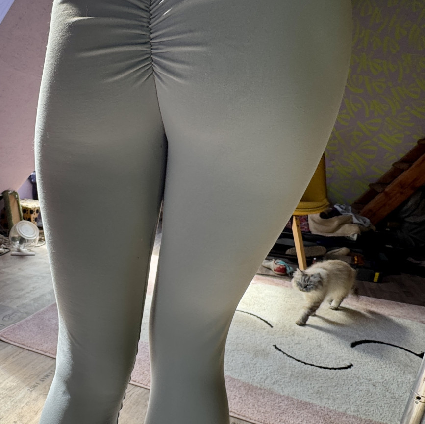 Worn sports pants yoga leggings