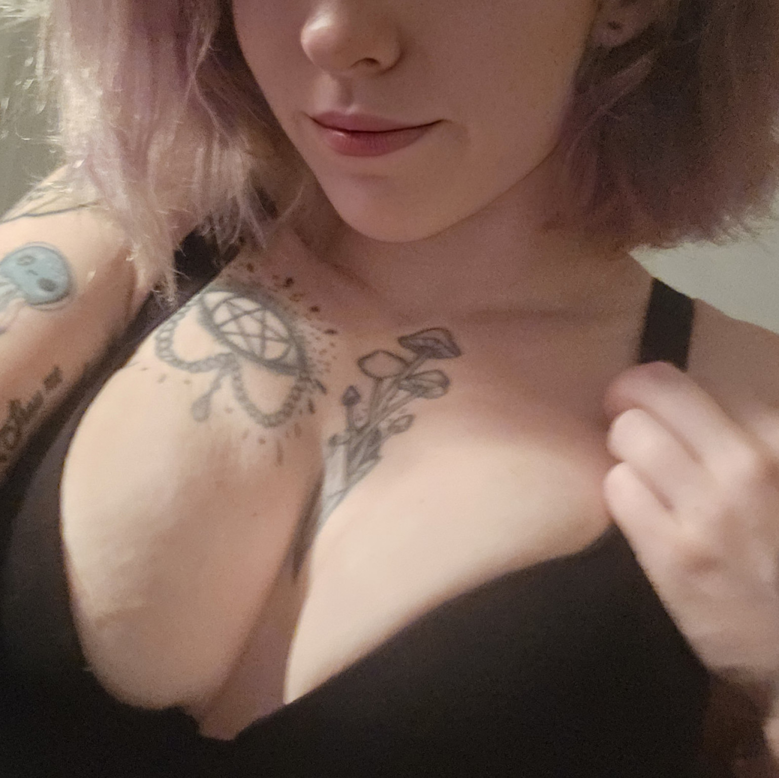 Worn black bra W FREE BONUS CONTENT