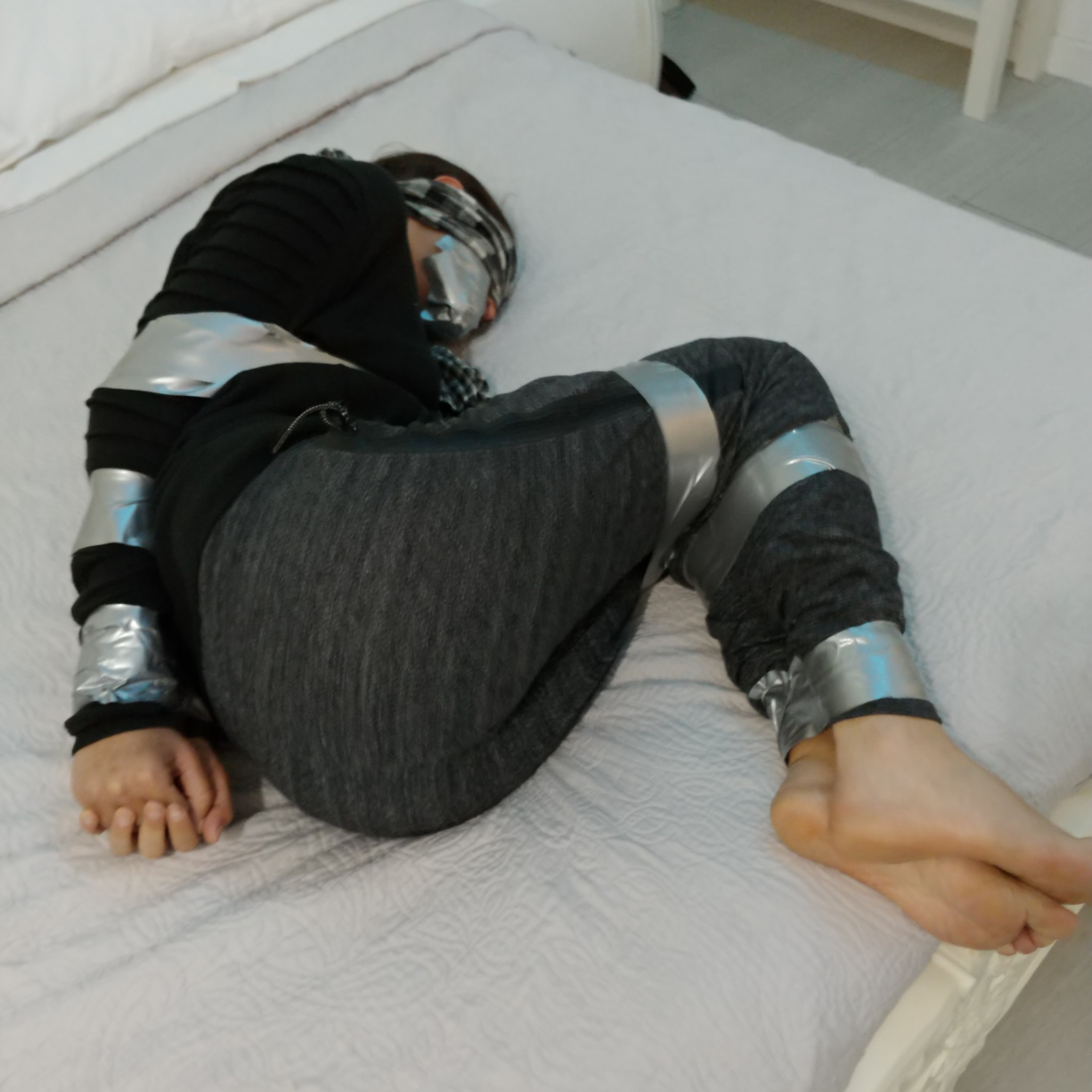 Miriam first time in bondage photo set