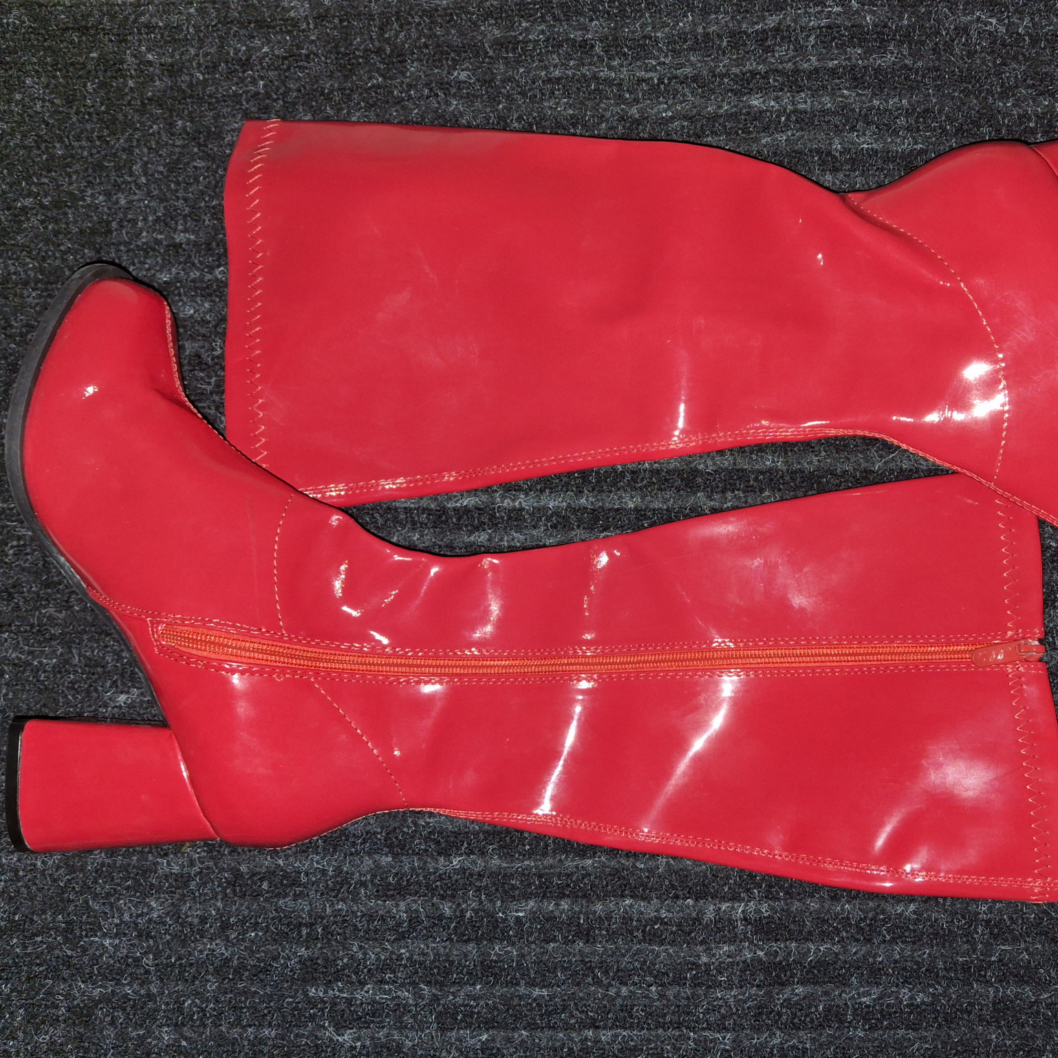 Ellie  3 Gogo Boots WZipper Size 9 Color Red