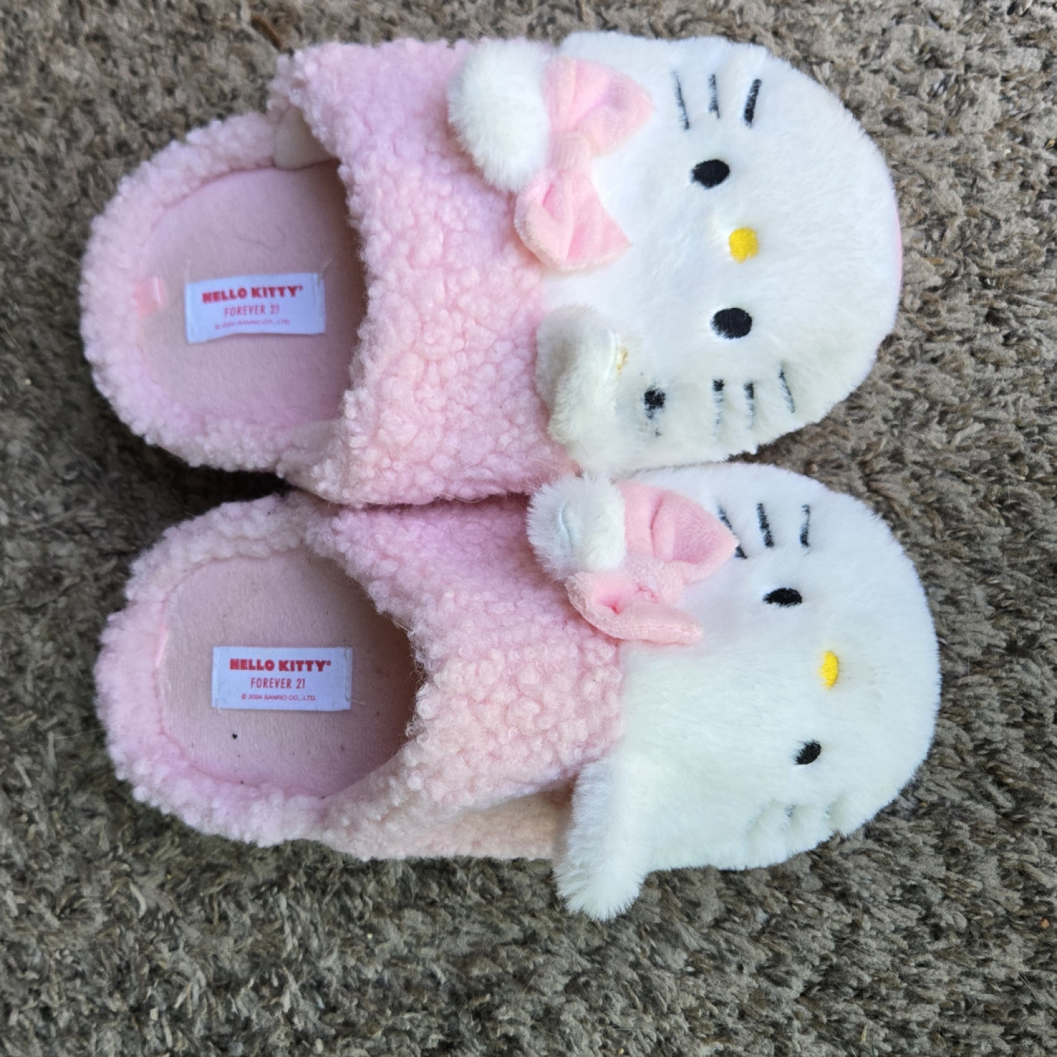 Limited edition Hello Kitty x F21 Slippers