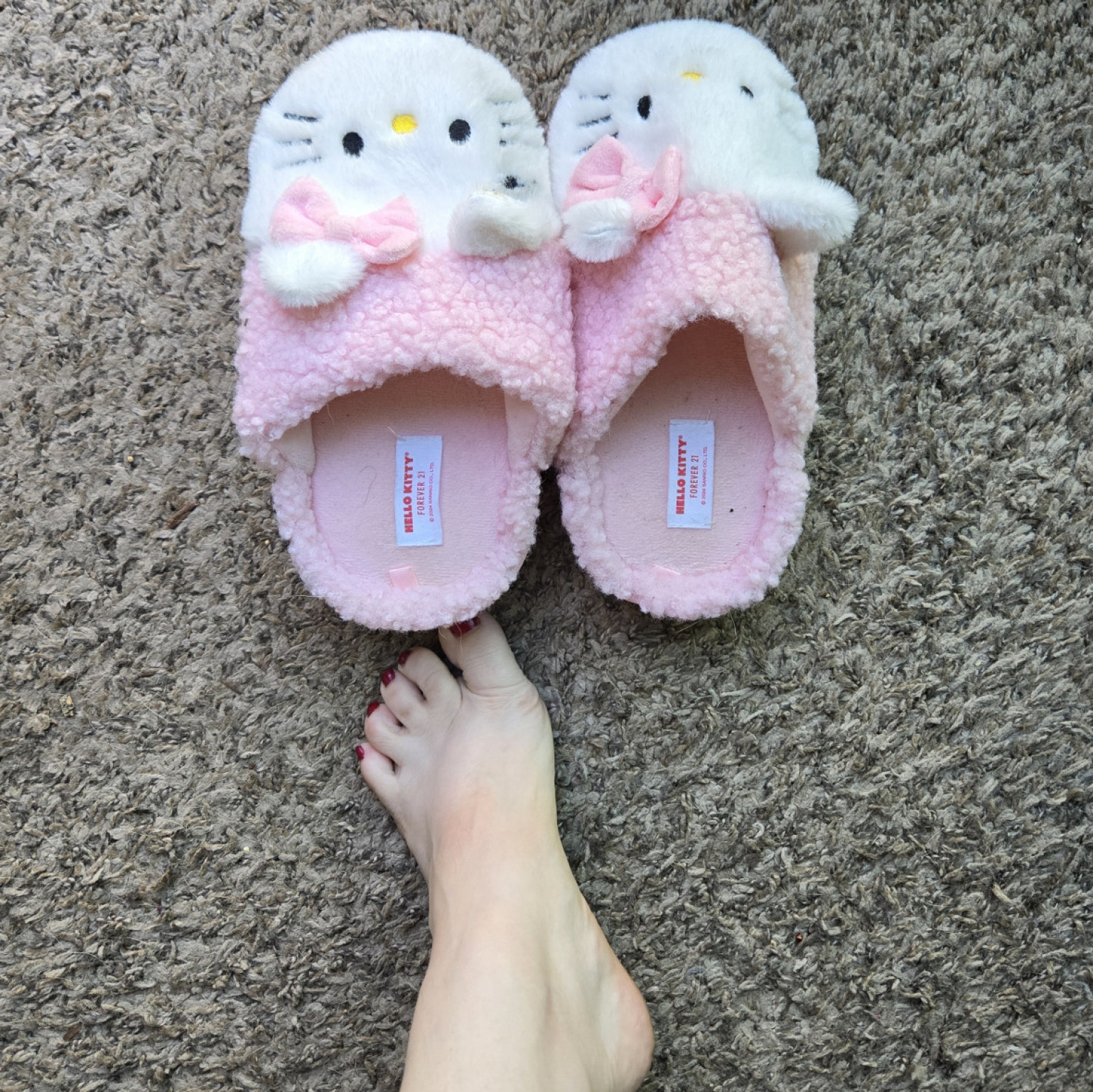 Limited edition Hello Kitty x F21 Slippers