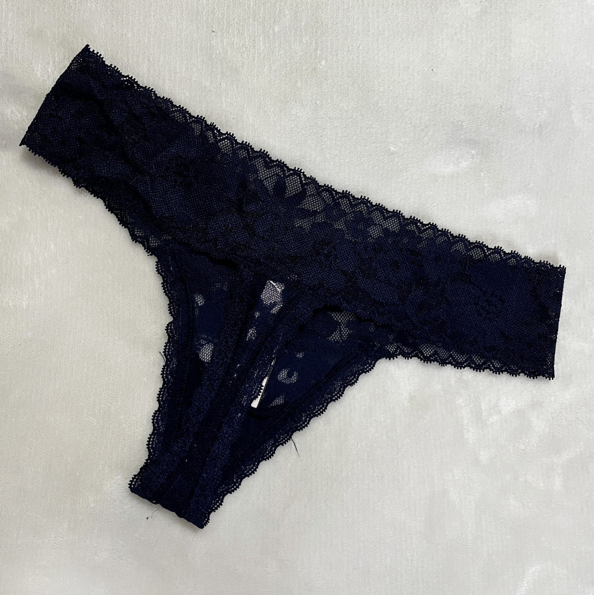 VS Lace Thong
