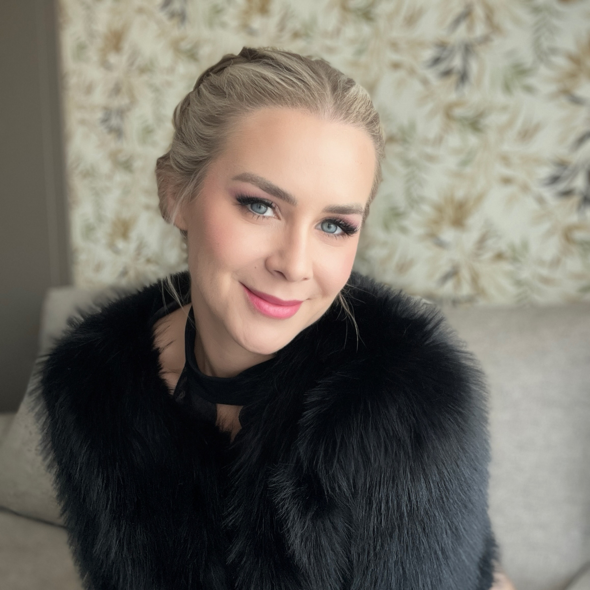 Black fur and black dessous