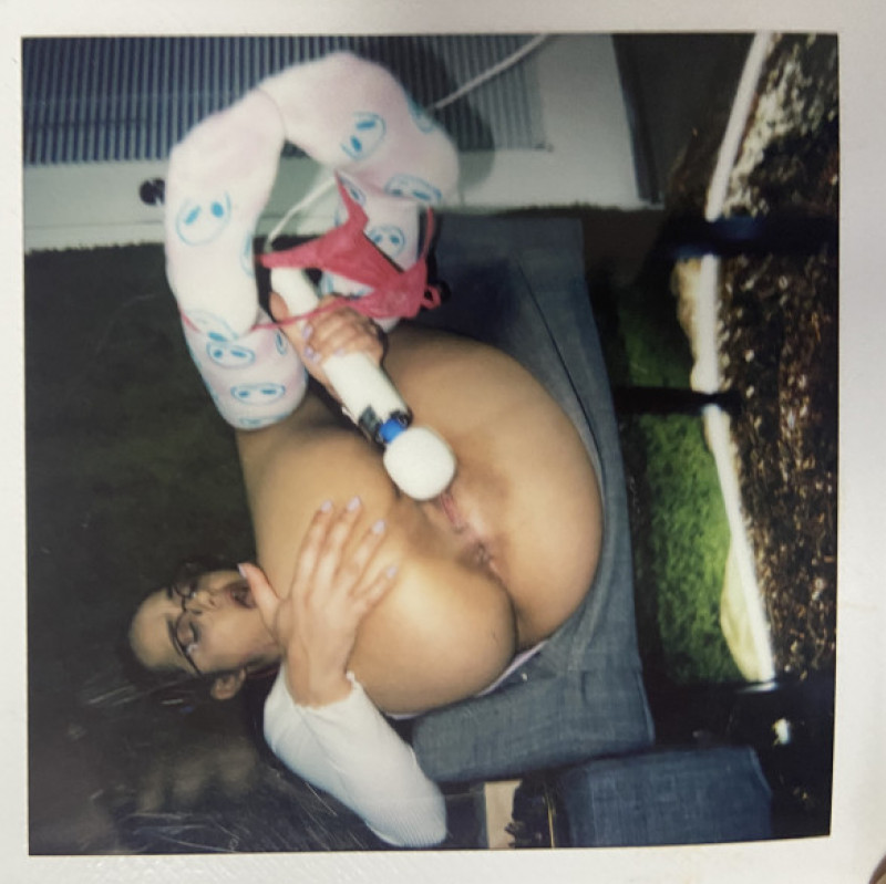 Paint my pussy exclusive polaroid set