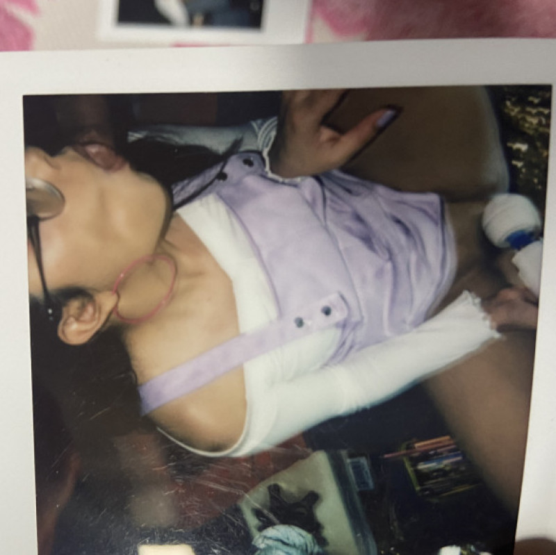 Paint my pussy exclusive polaroid set
