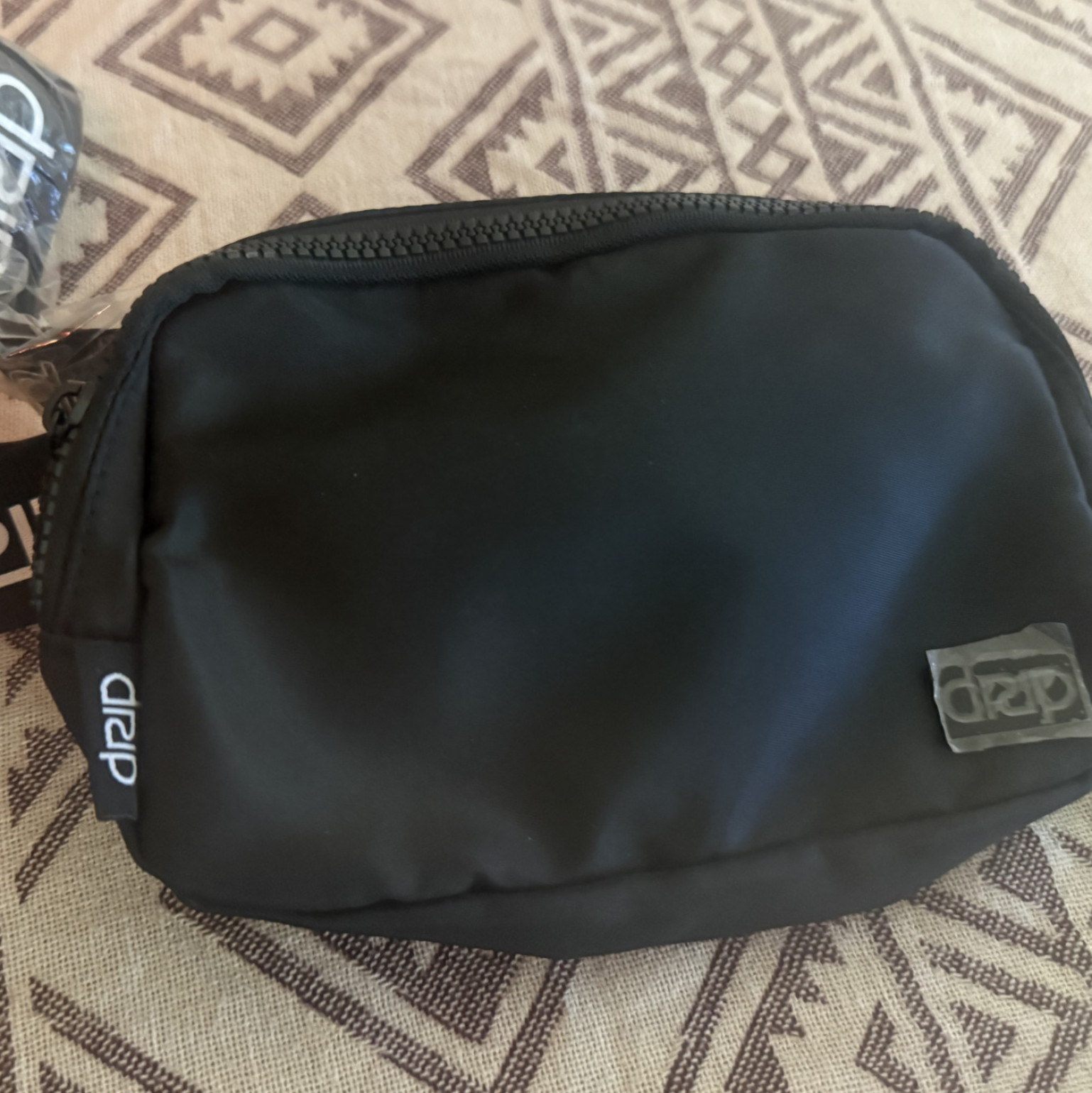 Drip shoulder bag