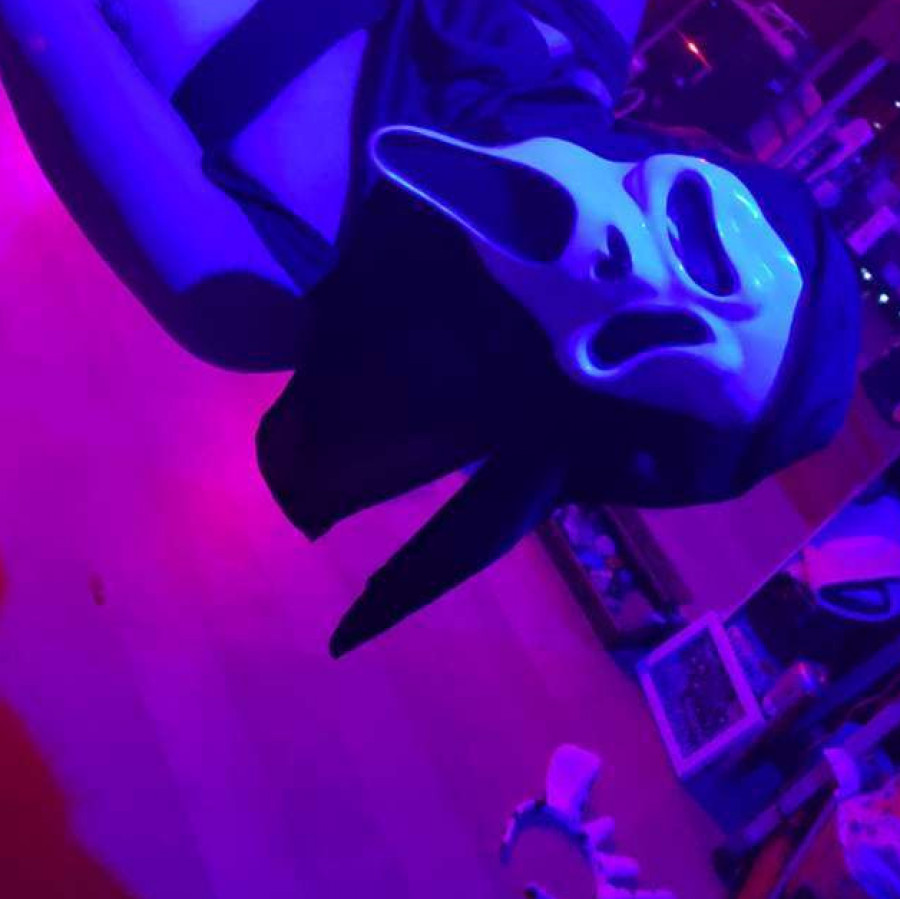 Ghostface Stripper Pole Photo Set 18 pics zip