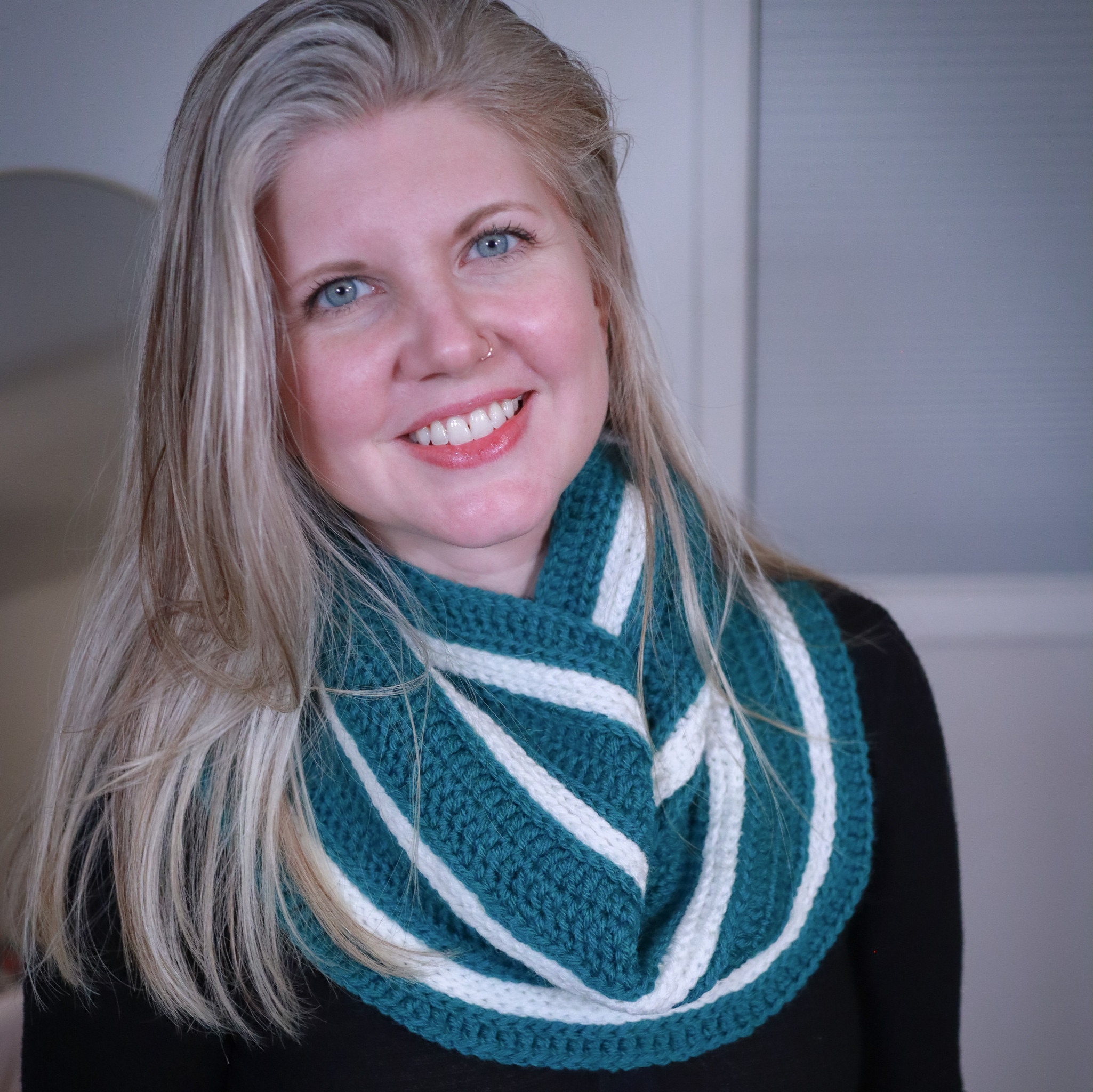 Teal and White Crocheted Cowl