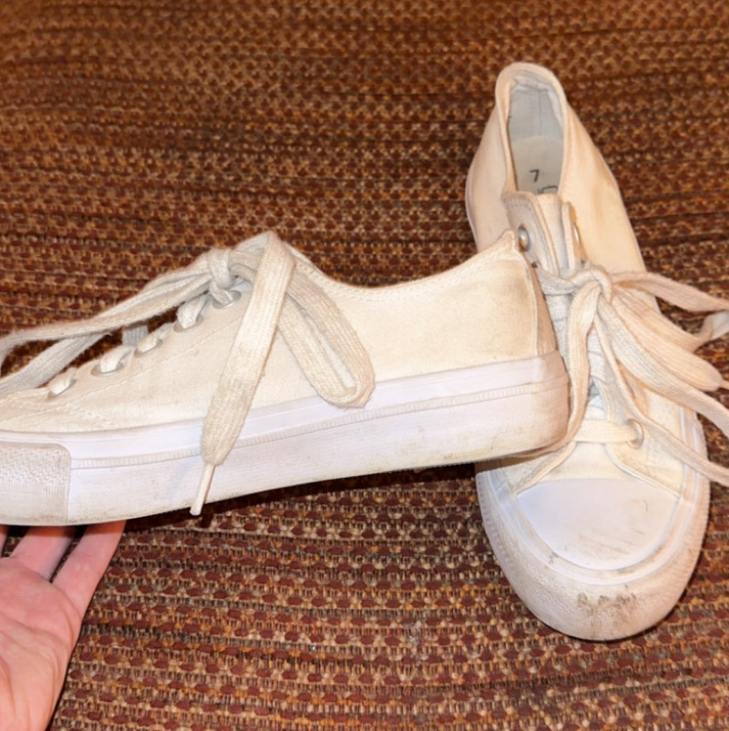 fart white shoes