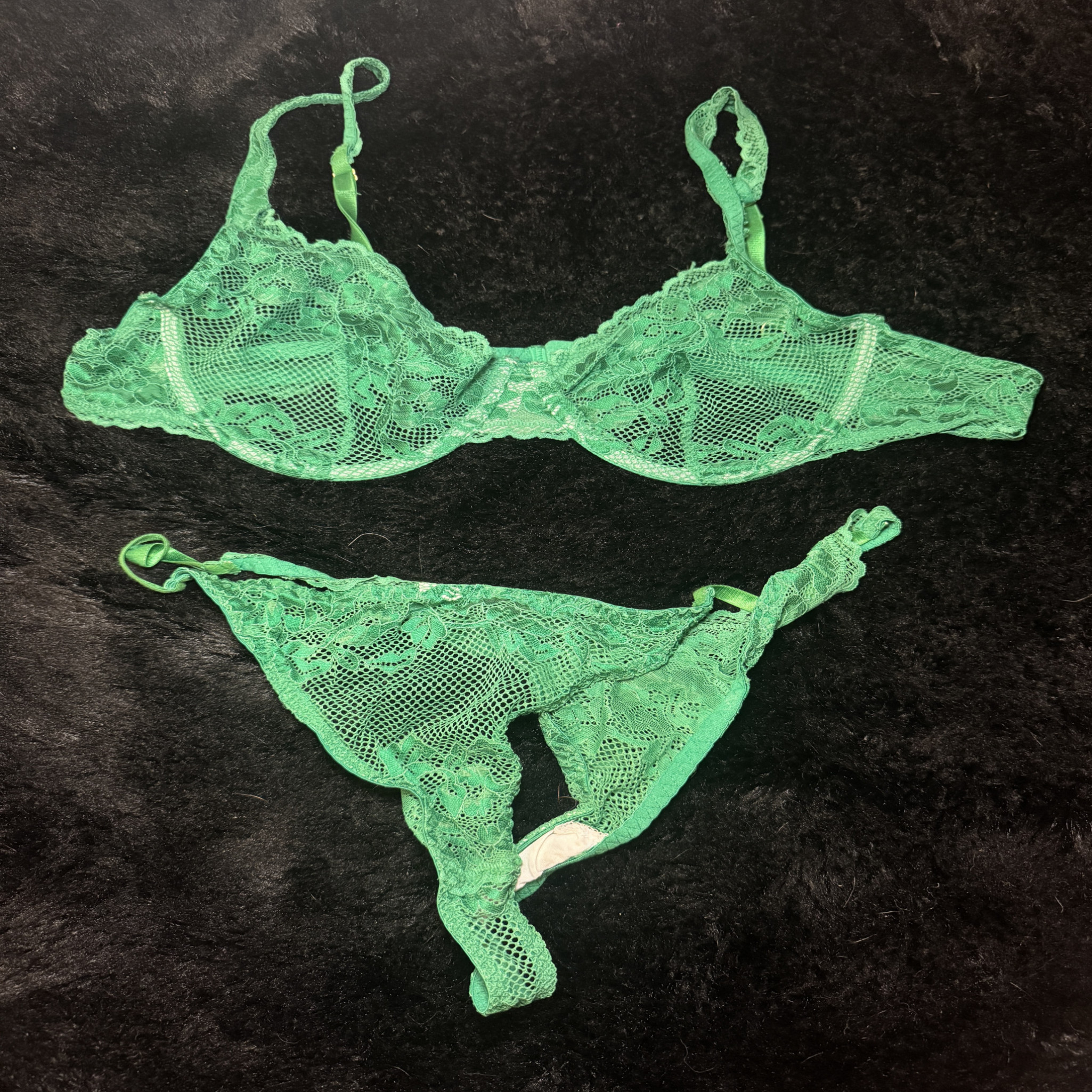 Green lace bra and panty set