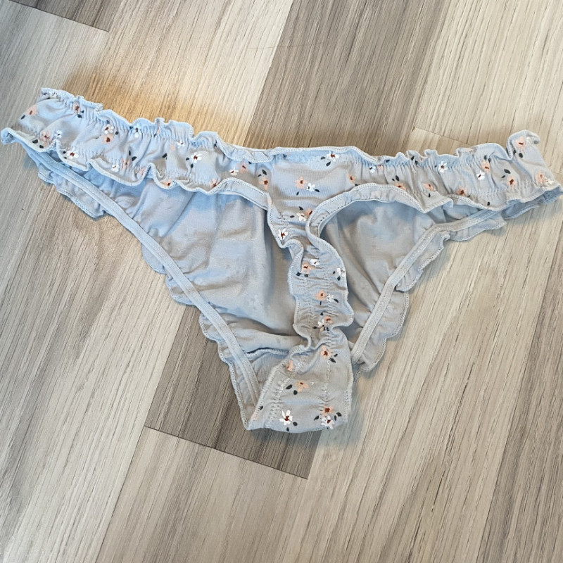 CUTE BLUE THONGS