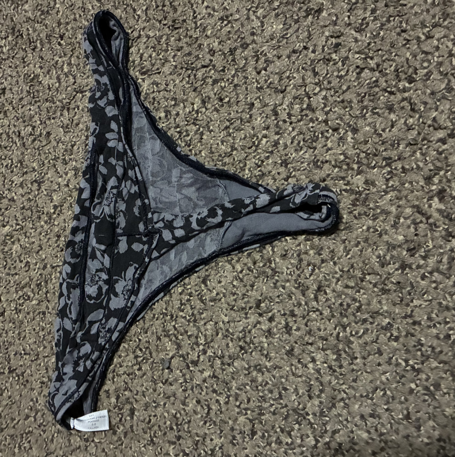 Black and grey flower thong