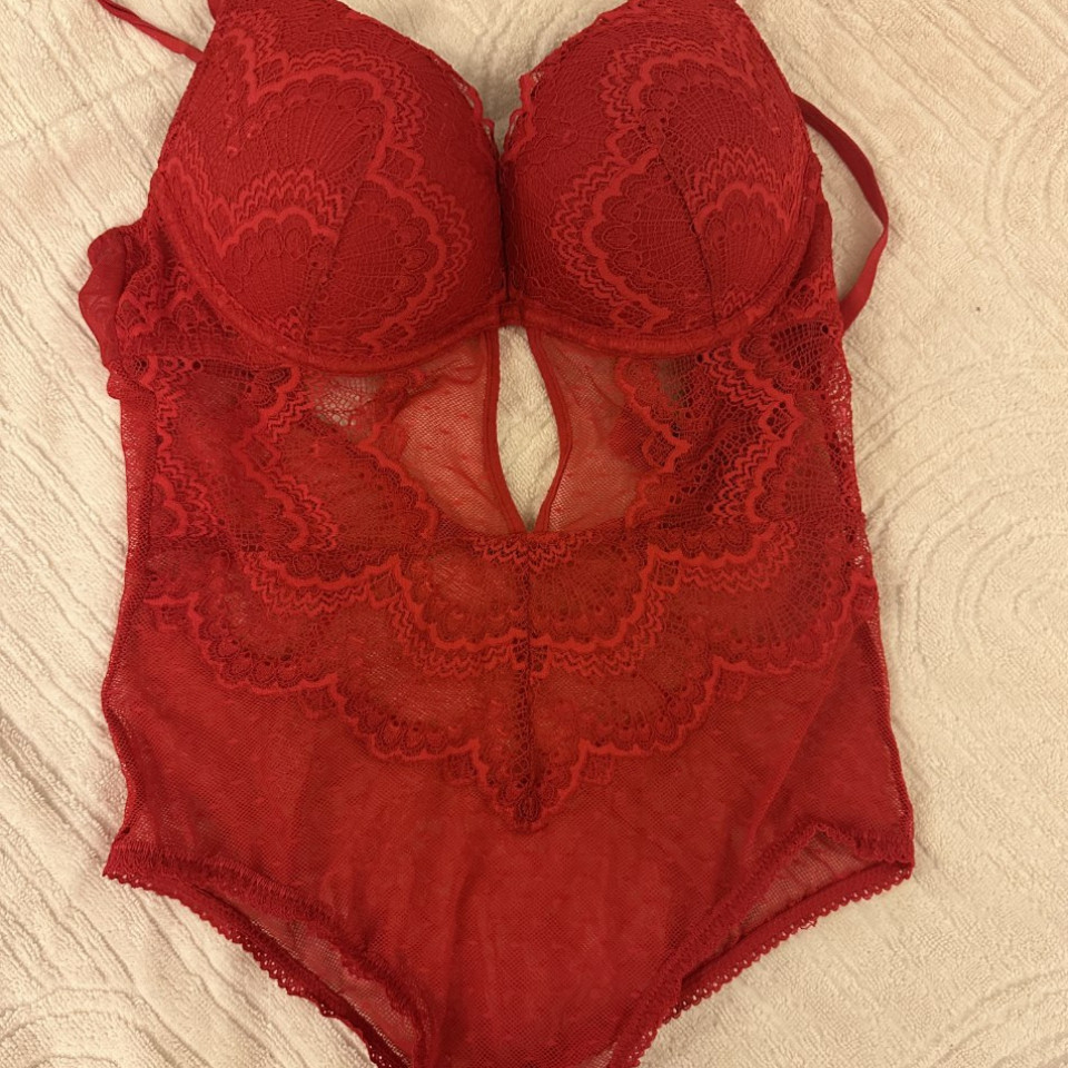 Im selling my sexy red lingerie