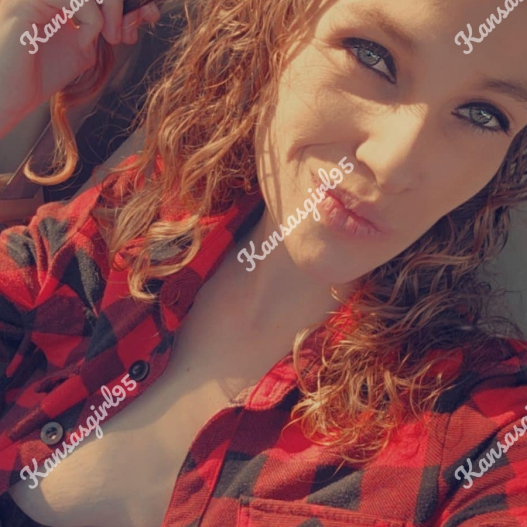 Petite MILF Outdoor Tease Set