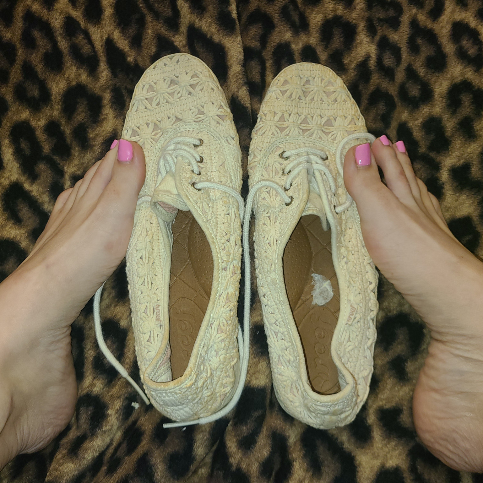 STINKY! SIZE 9 LACE CANVAS FLAT SNEAKERS SHOES
