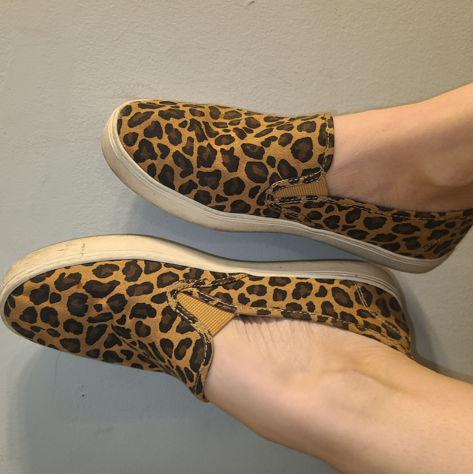 Sweaty! STINKY! FLAT CANVAS SHOES