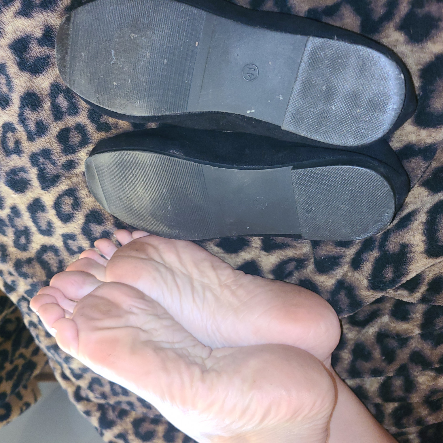 1 pair Black SWEATY STINKY Flats Shoes size 9