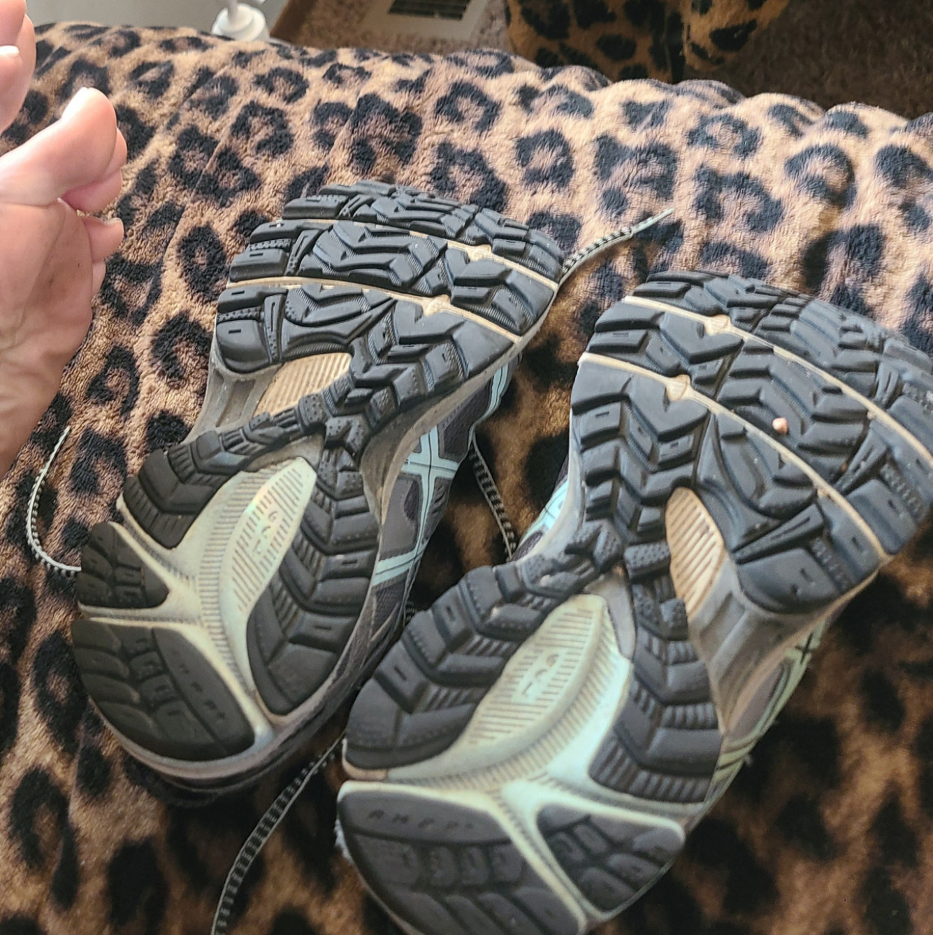 Size 9 Sneaker Sweaty Stinky Feet ODOR