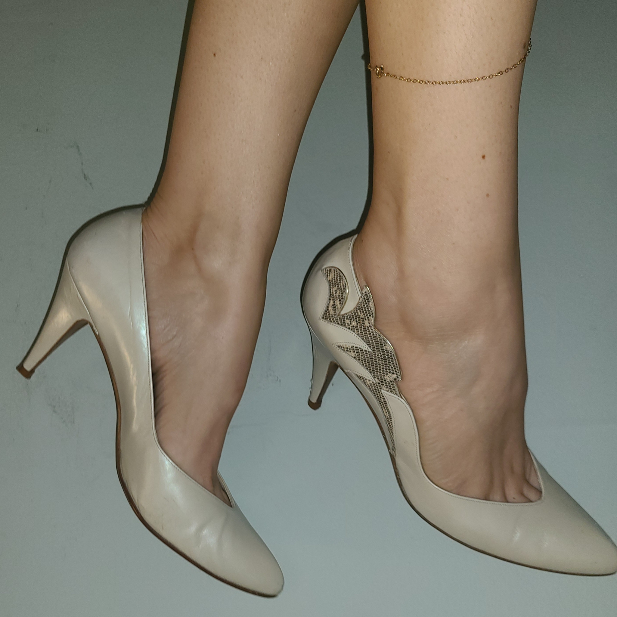 Size 9 Heels Sweaty Stinky Well Worn Toejam filled Shoes