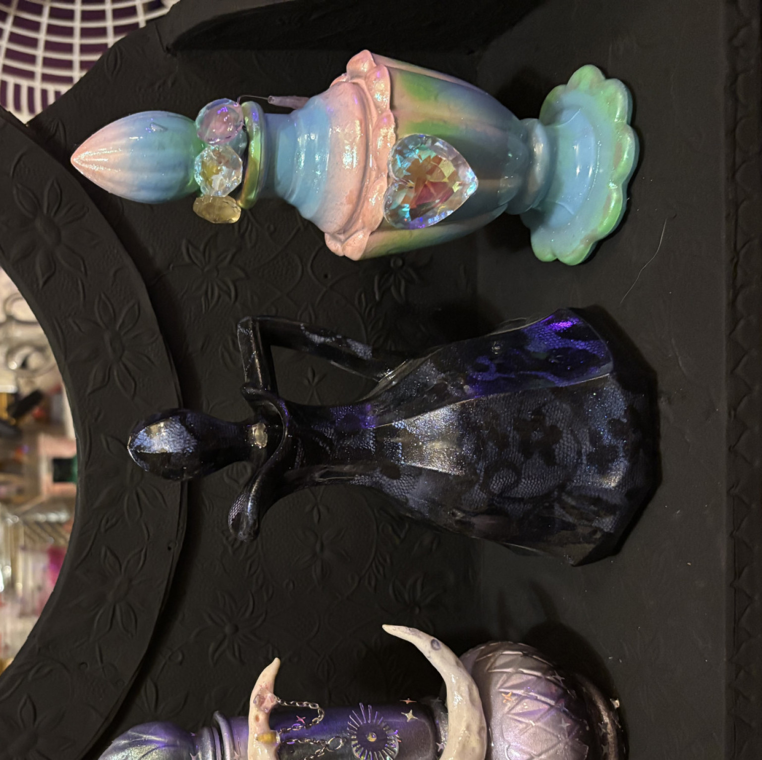 Light up perfume bottle, art by razors, edge, art