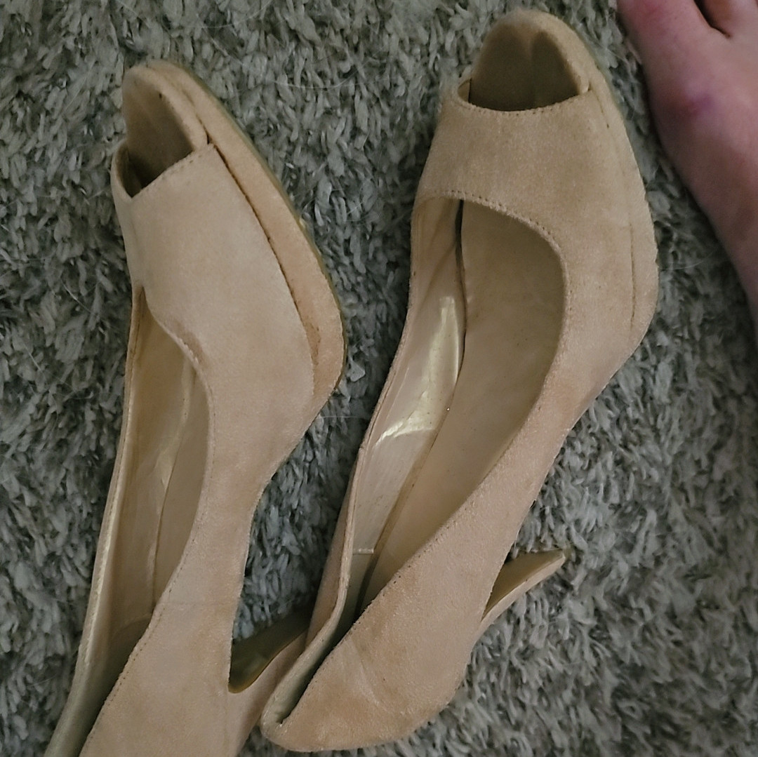 Suede feel peeptoe business pumps