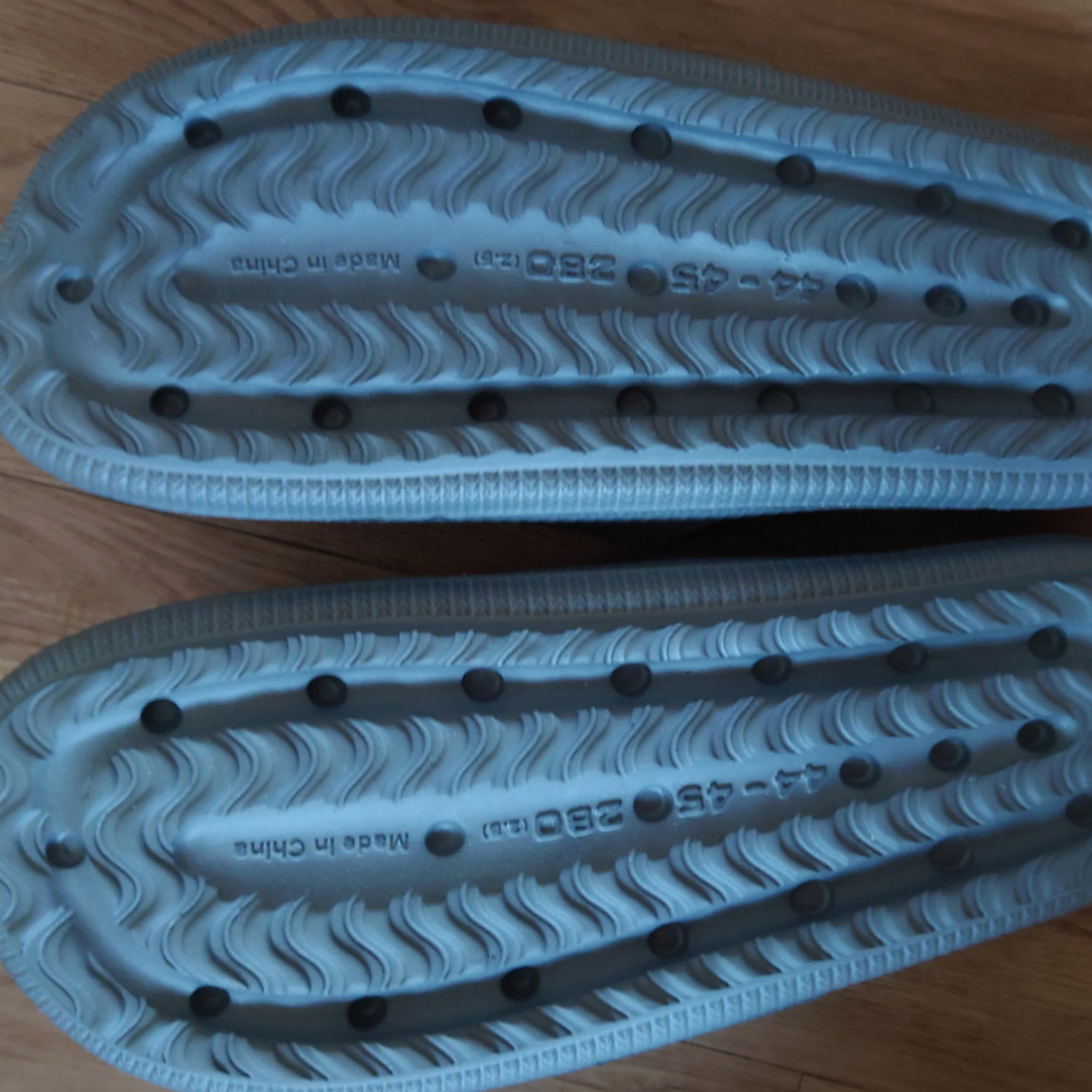 Slippers or flipflops