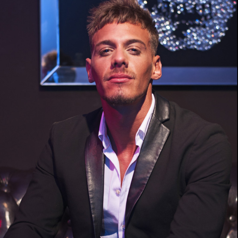 17 Pics of Chris Diamond Bid dick!