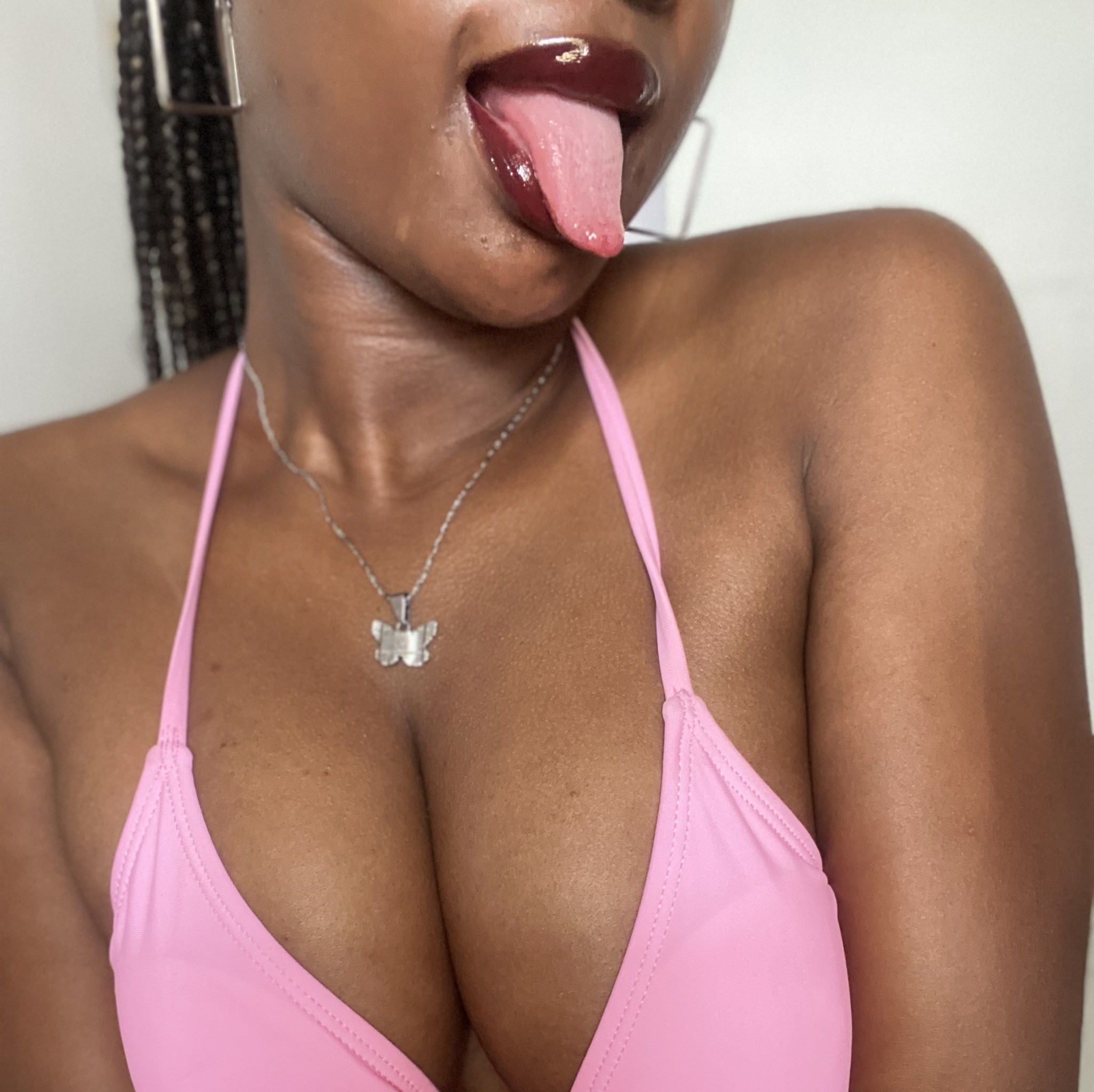 VIRTUAL GIRLFRIEND EXPERIENCE