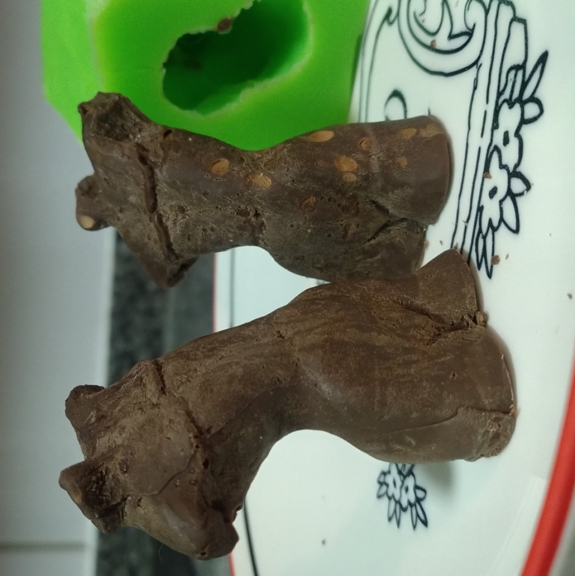 Chocolate and cinnamon transmasc sculptures bundle