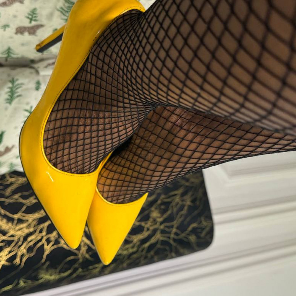 Stockings and sunshine heels tease