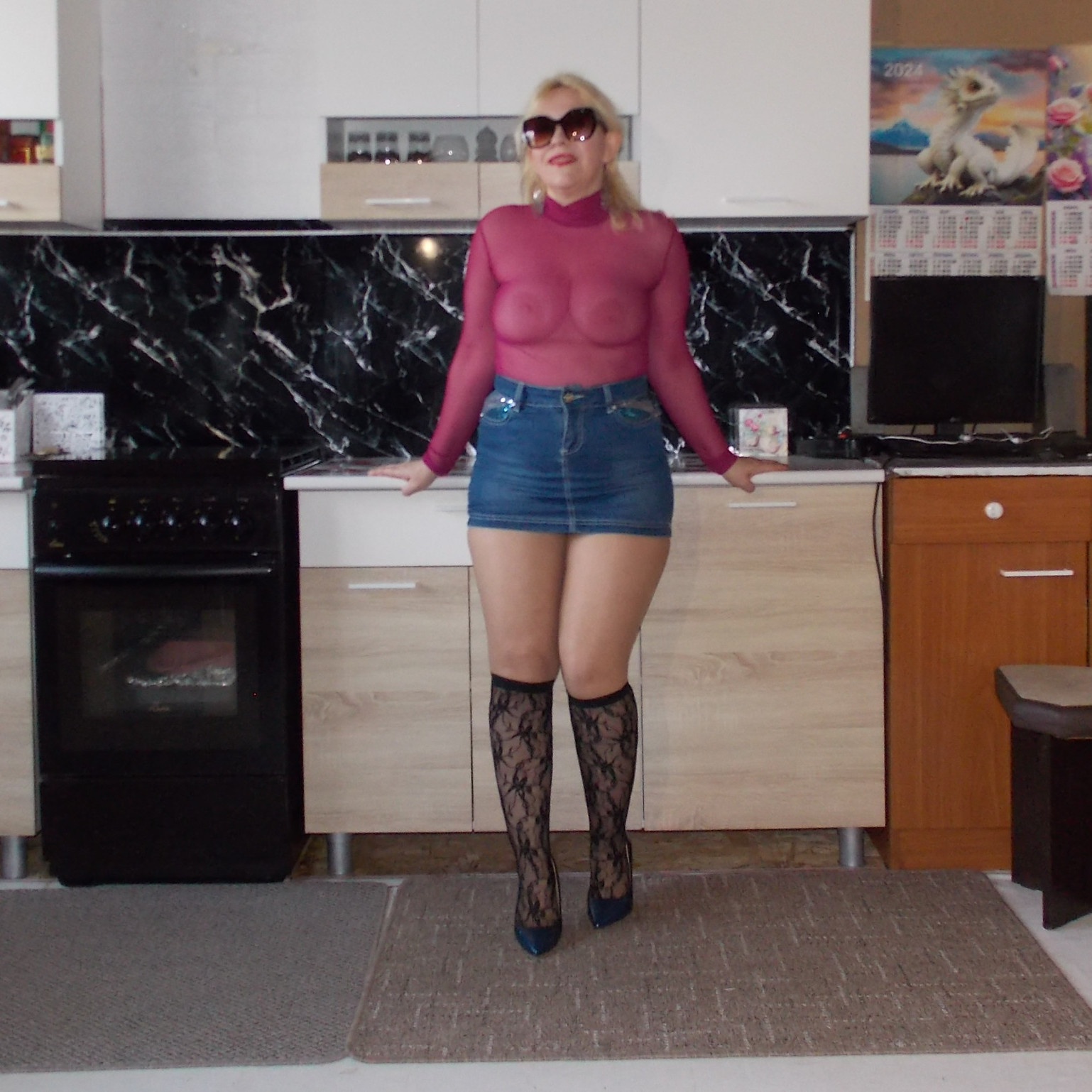 Nylon milf in jeans miniskirt