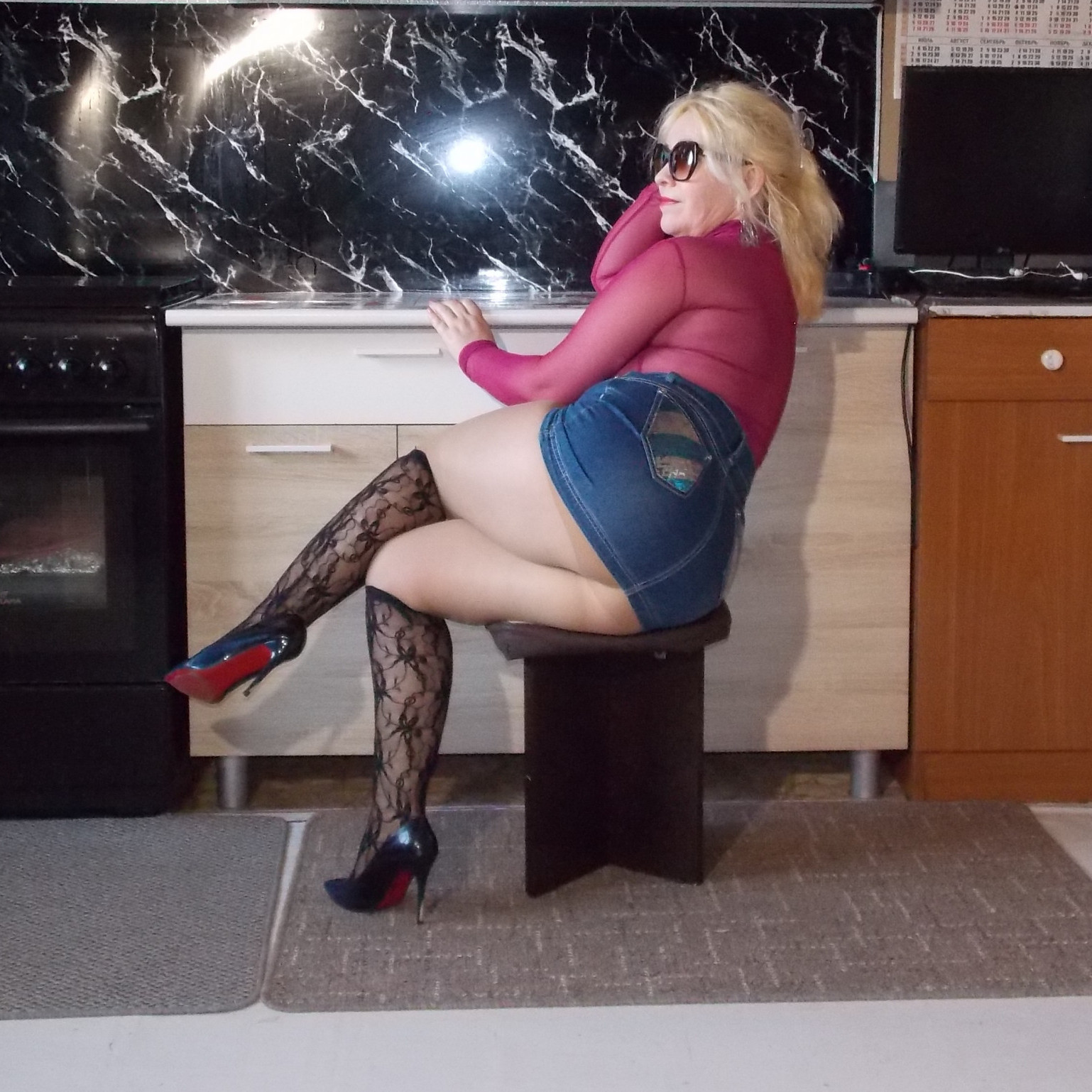 Nylon milf in jeans miniskirt