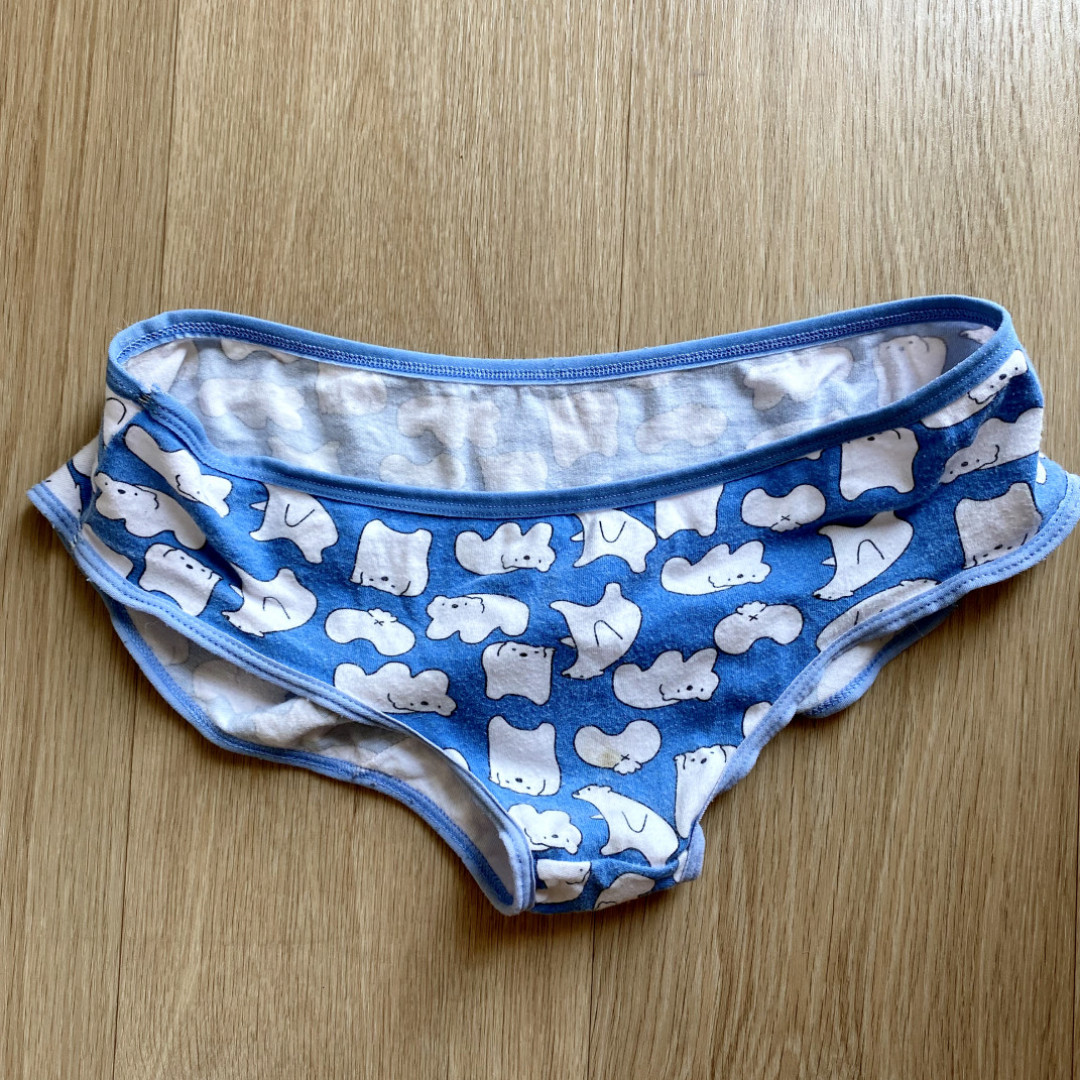 Teen used old fullbum panties