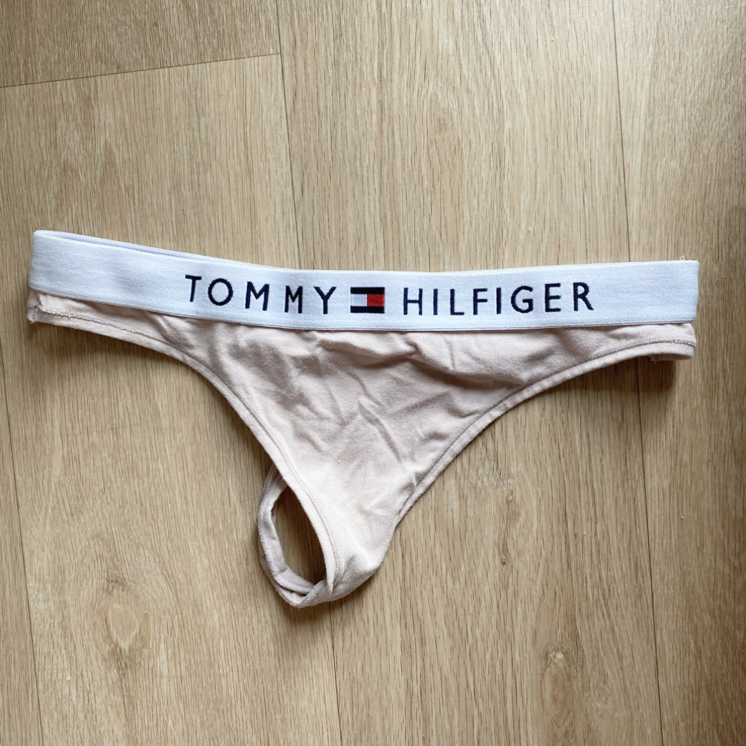 Smelly sporty Tommy Hilfiger thongs