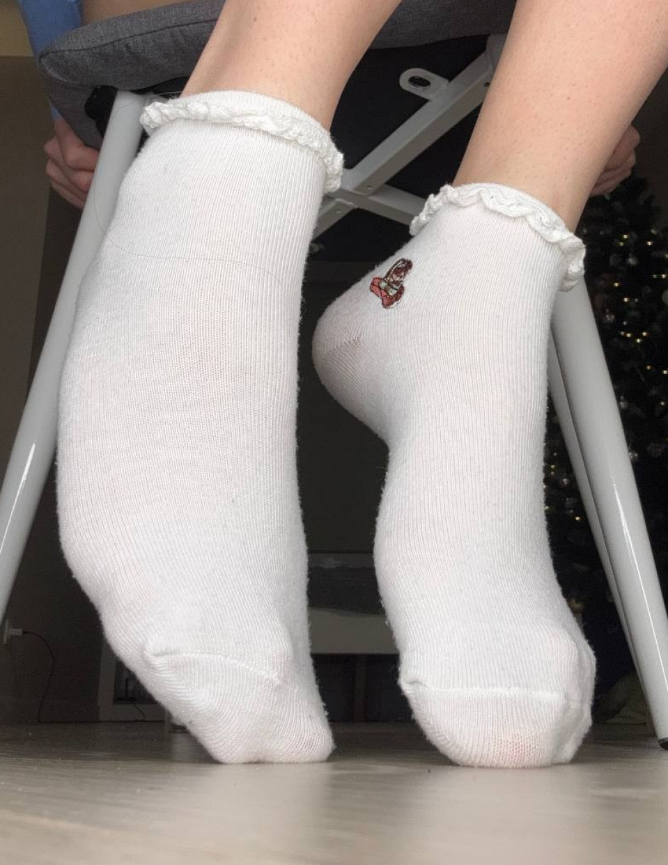 low cut ruffled socks white