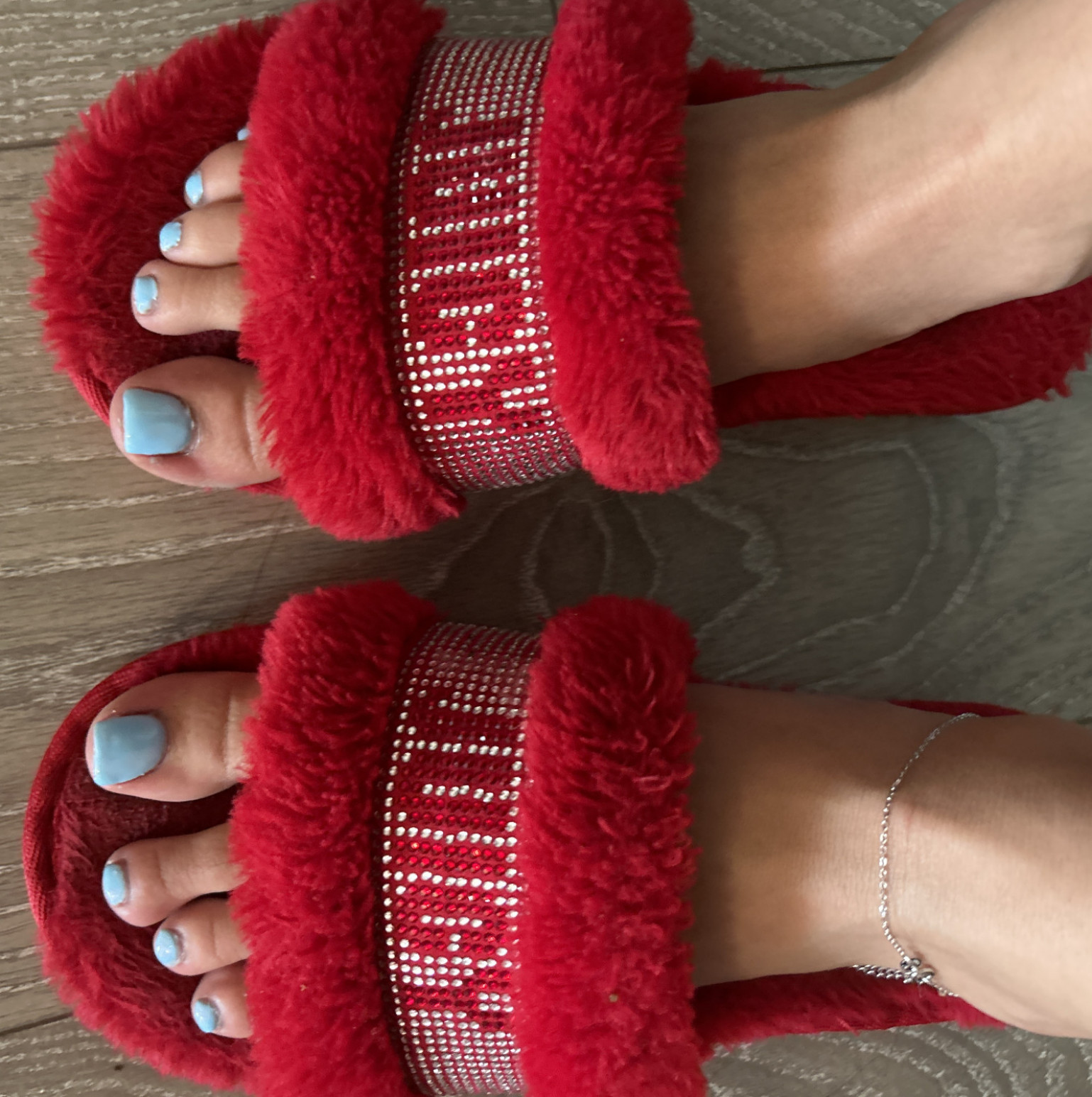 WELL WORN JUICY SLIPPERS