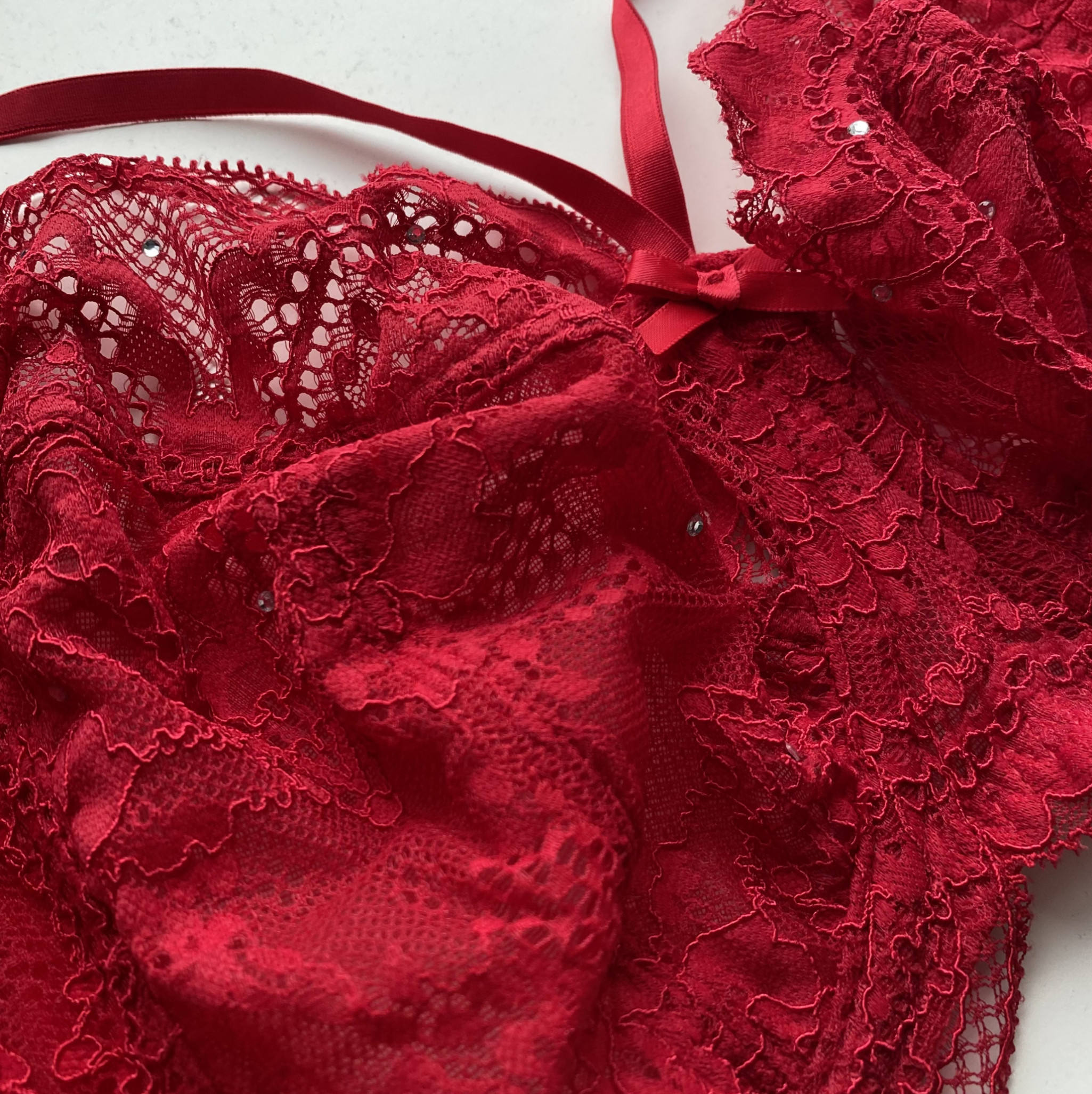 Red Lace Bra And Jarratatels