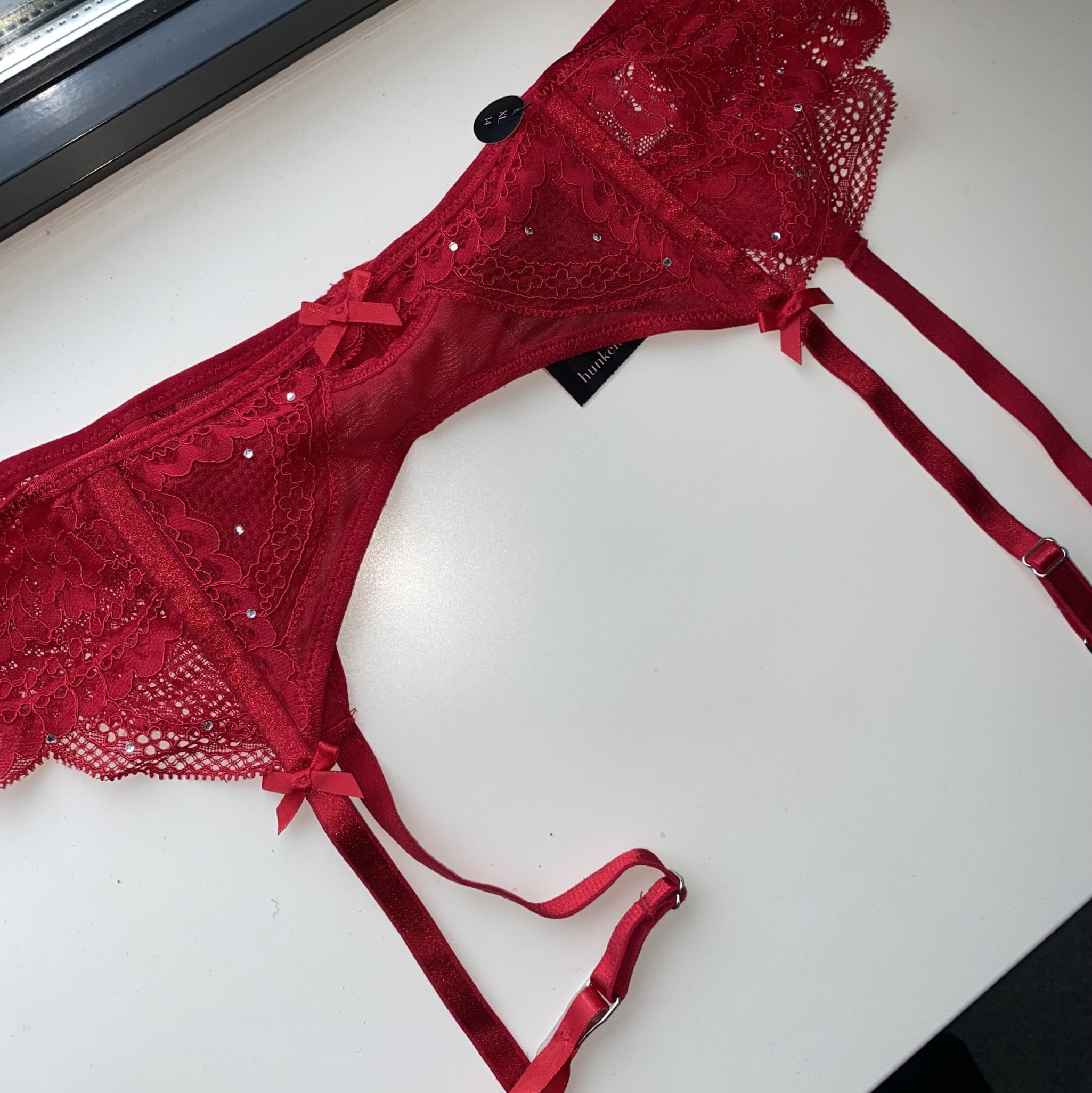 Red Lace Bra And Jarratatels