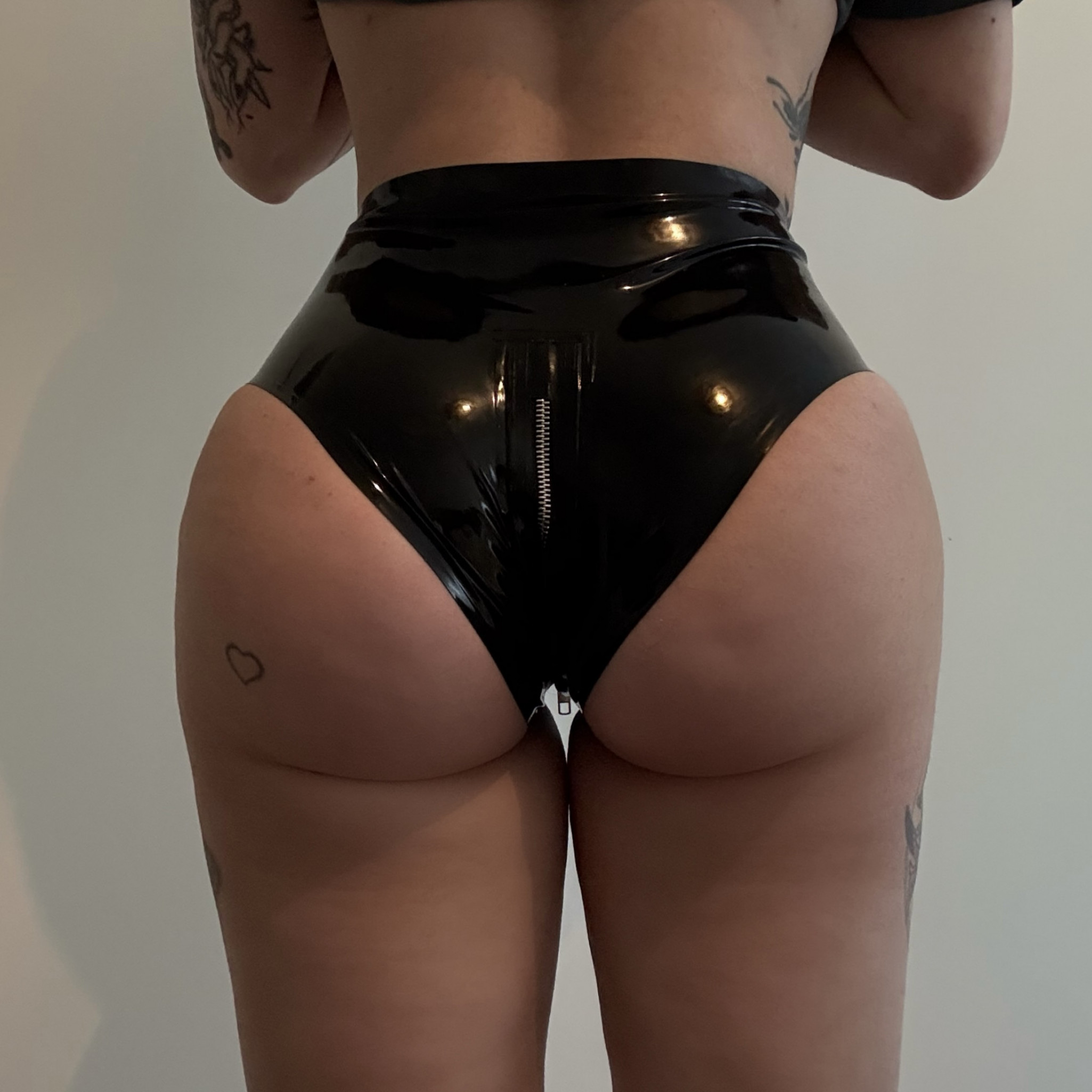 BLACK LATEX PANTIES WITH ZIPPER