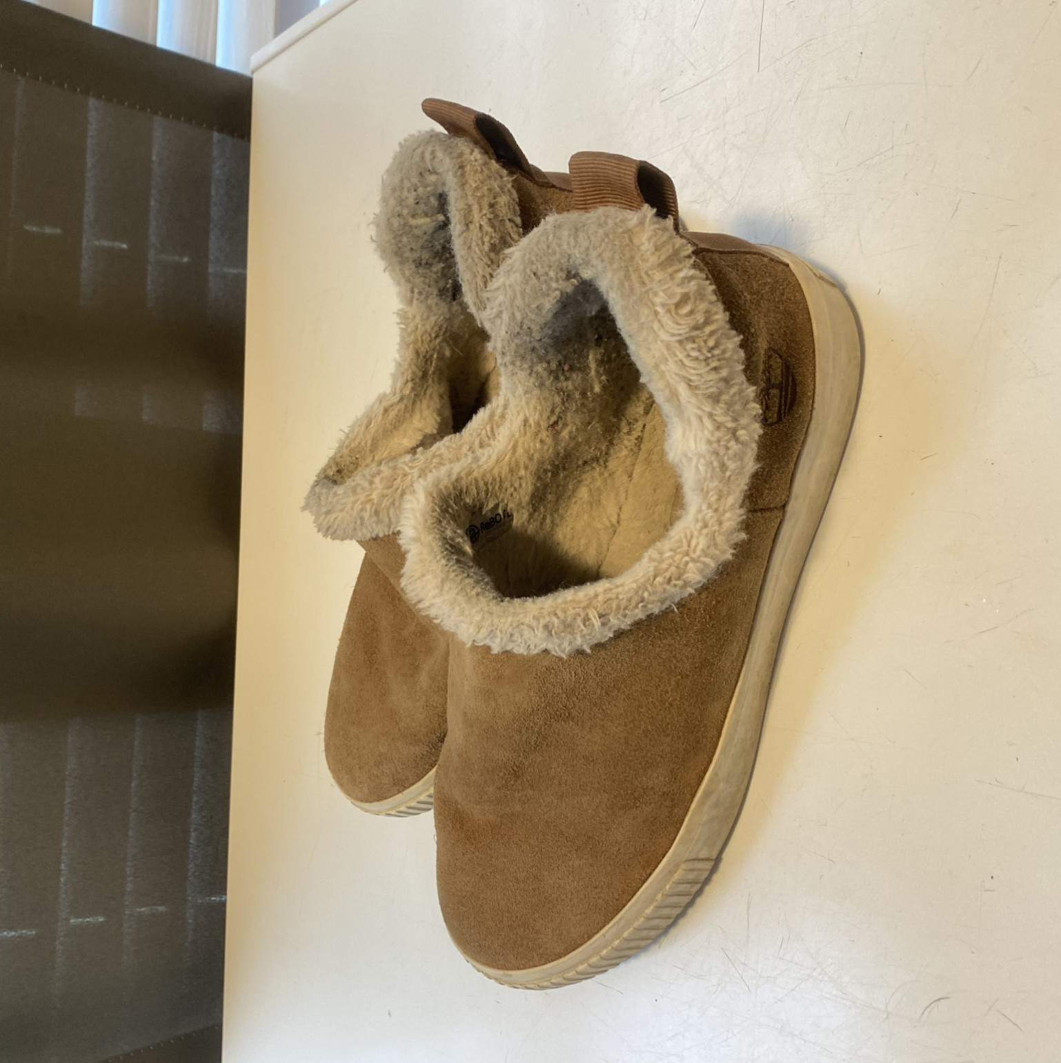 WORN TIMBERLAND FUR SLIPPERS